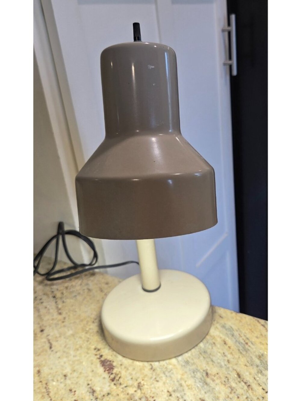 Vintage Portable Gooseneck Desk Lamp Beige Metal Underwriters Laboratories MCM - Picture 2 of 14